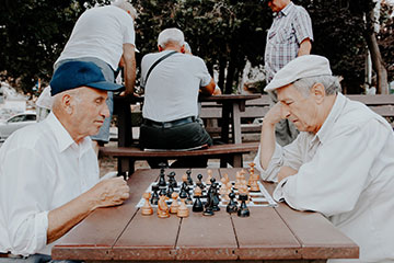איך להכיר חברים חדשים אחרי גיל 60